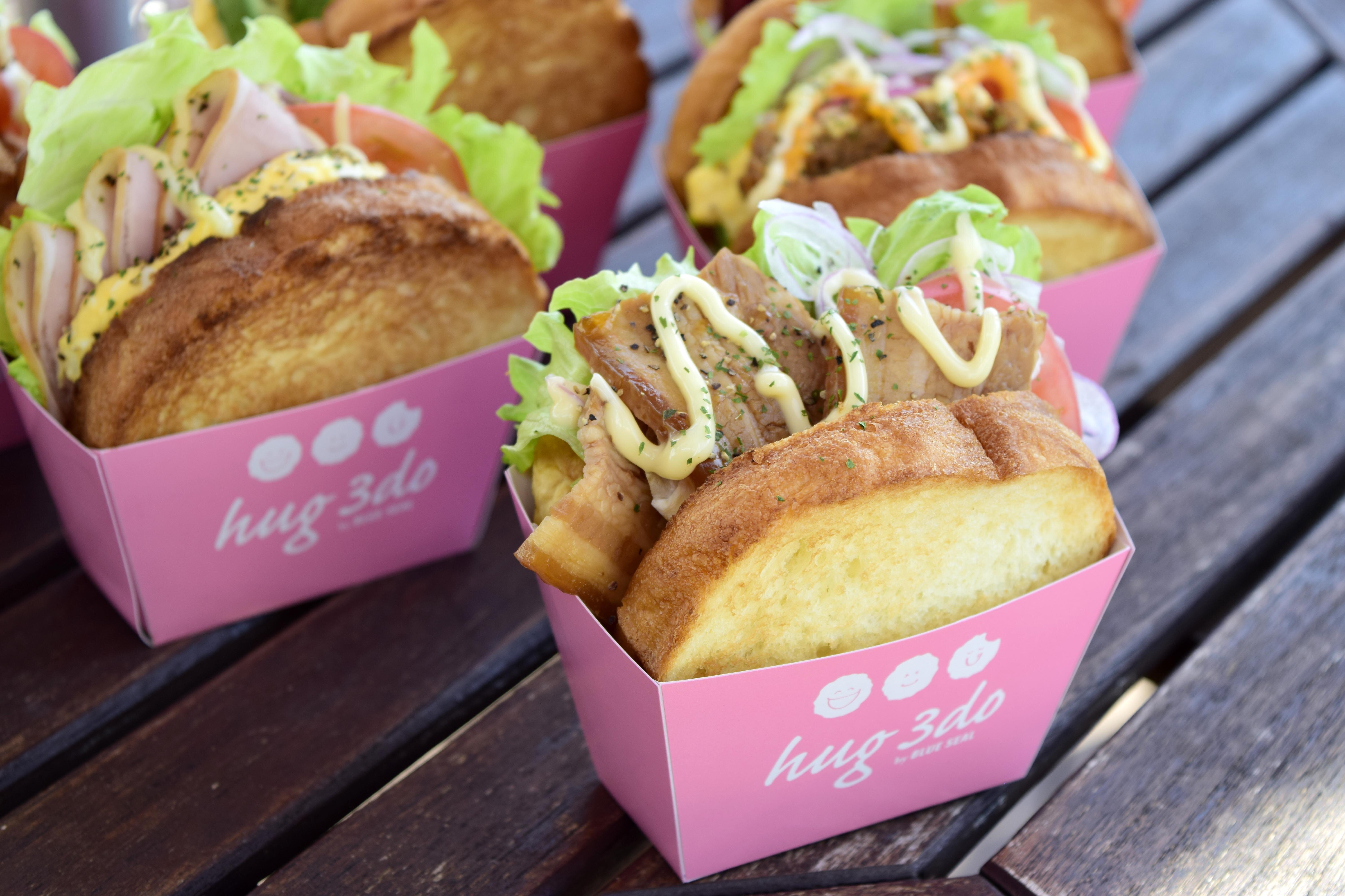 サンドアイス専門店「hug 3do(ﾊｸﾞｻﾝﾄﾞ)アメリカンビレッジ店」| ブルー